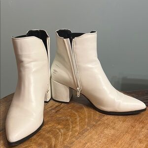 Madden Girl Wink Snip-Toe Sock Booties Faux Leather White Smooth Size 9m